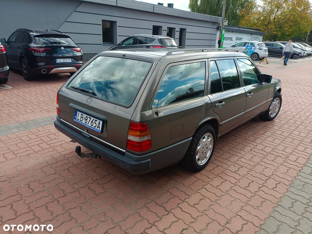 Mercedes-Benz W124 1985 photo 5