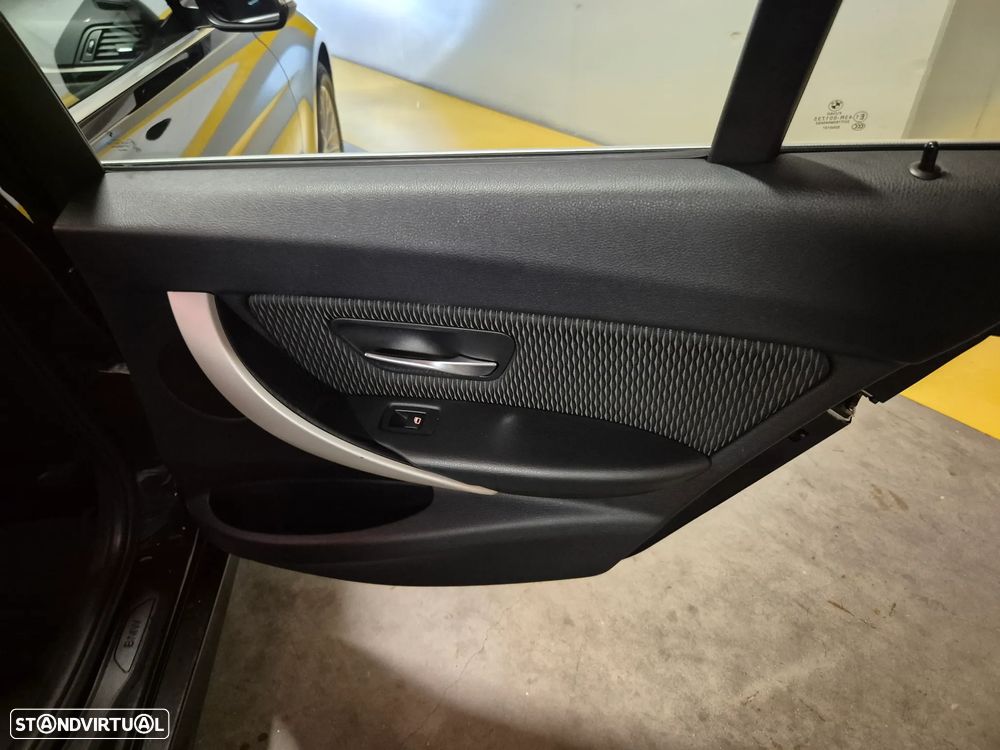 BMW 318 d Touring Auto Line Sport - 39