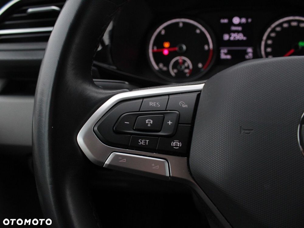 Volkswagen Caravelle - 21