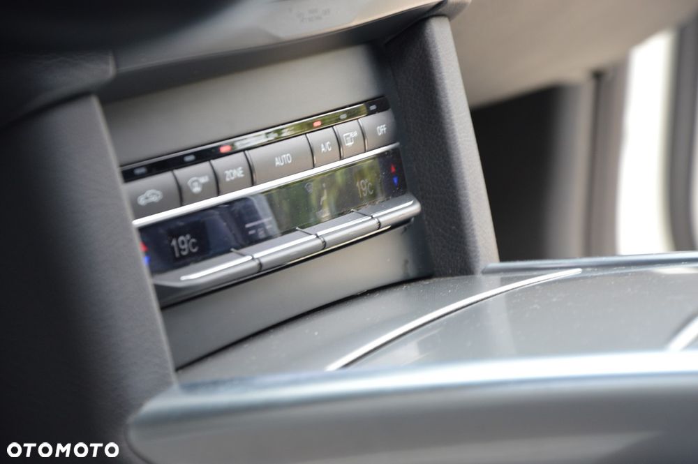 Mercedes-Benz Klasa E 200 7G-TRONIC Elegance - 33
