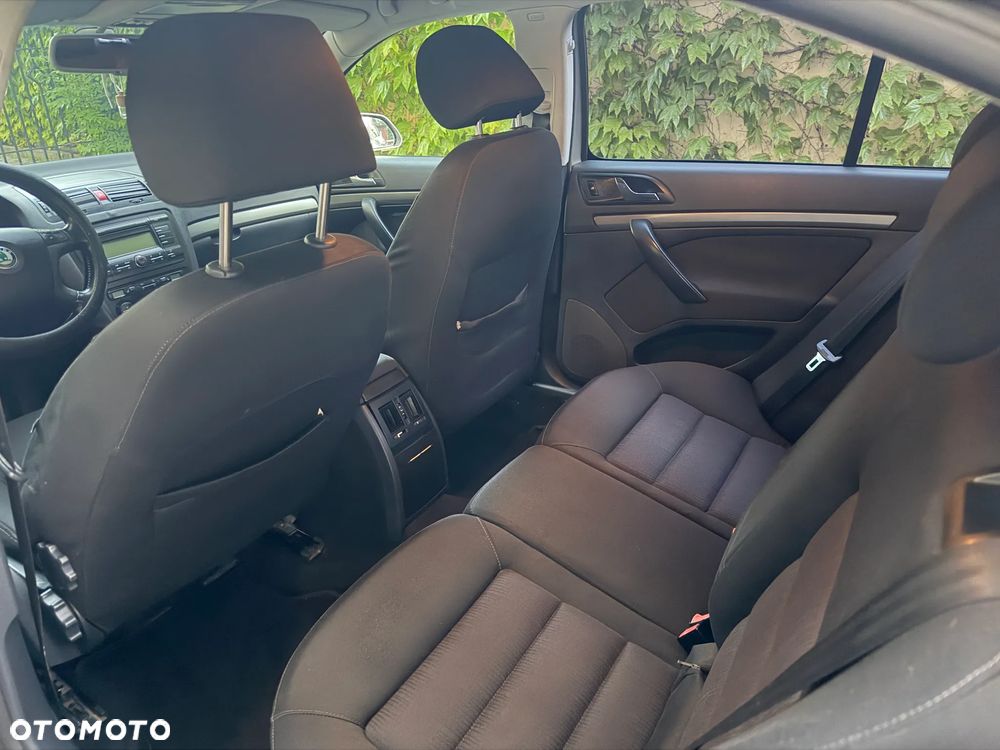 Skoda Octavia 1.6 Elegance - 7