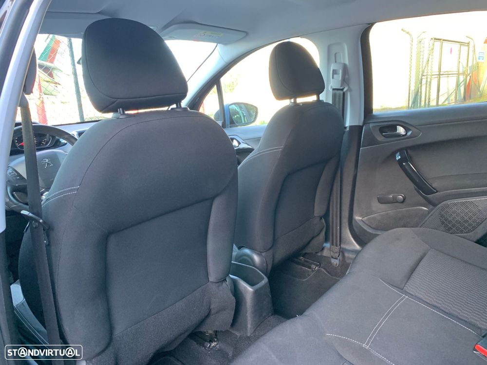 Peugeot 208 1.2 PureTech Allure - 12