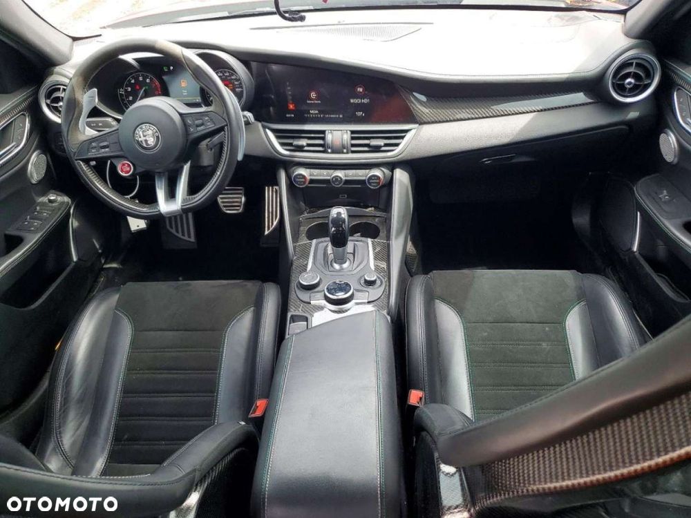 Alfa Romeo Giulia - 8
