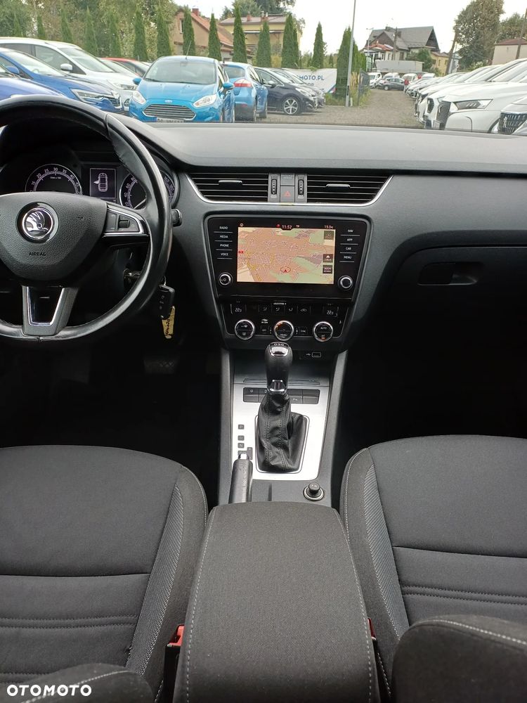 Skoda Octavia 1.6 TDI DSG Clever - 23