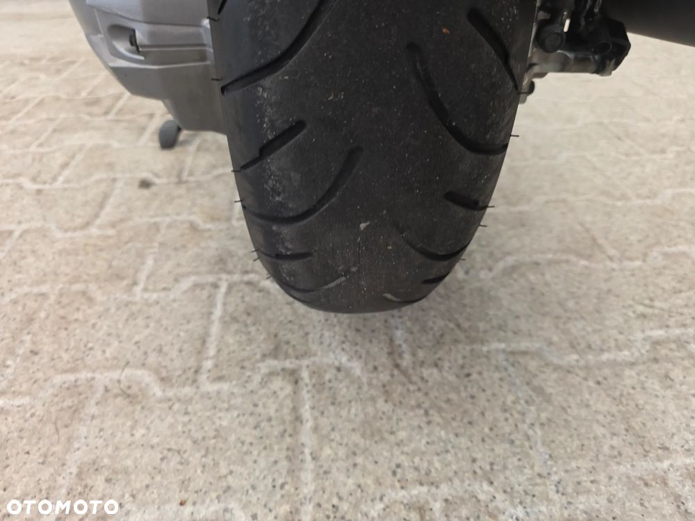 Suzuki Burgman - 28