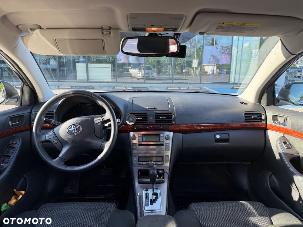 Toyota Avensis 1.8 VVT-i Automatik Sol - 25