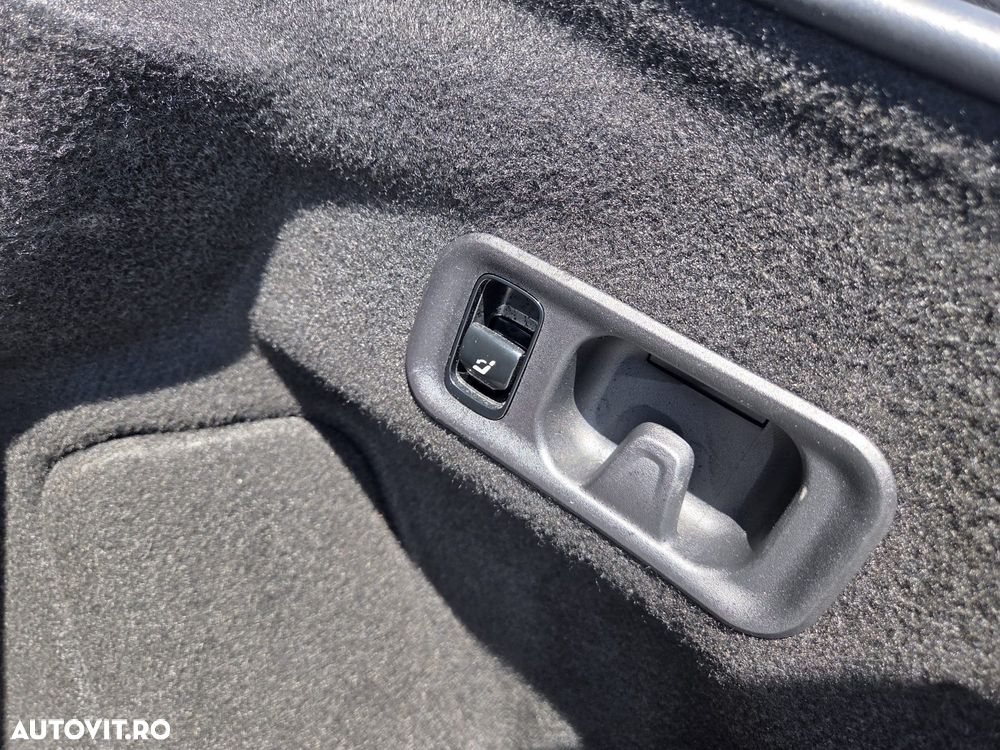 Mercedes-Benz E 220 d 4MATIC MHEV - 33