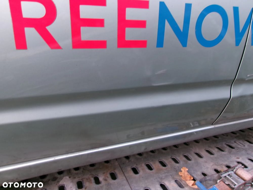 DRZWI PRAWE TYLNE TOYOTA PRIUS II  03-09  6U0  6UO - 2