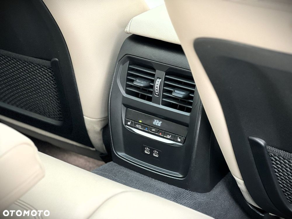 BMW Seria 3 320d xDrive Sport Line - 32