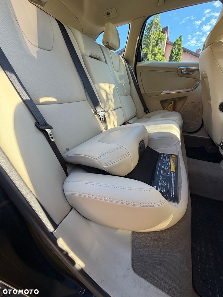 Volvo XC 60 D3 Momentum - 8