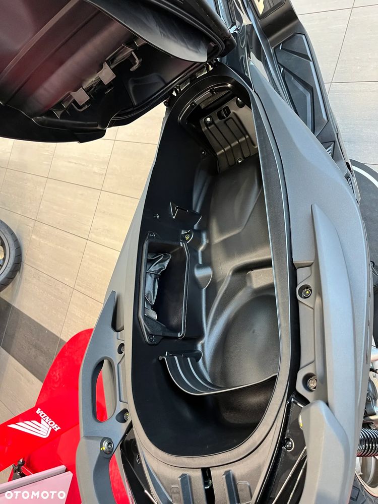 Honda NSS - 17