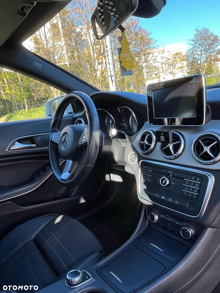Mercedes-Benz CLA 200 7G-DCT - 14