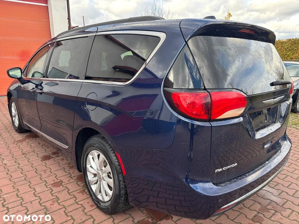 Chrysler Pacifica - 6