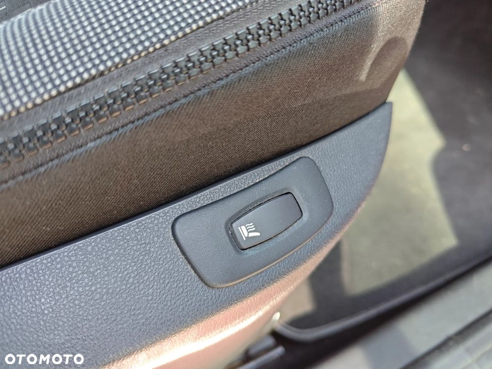 Renault Captur 1.5 dCi Energy Intens EDC EU6 - 12