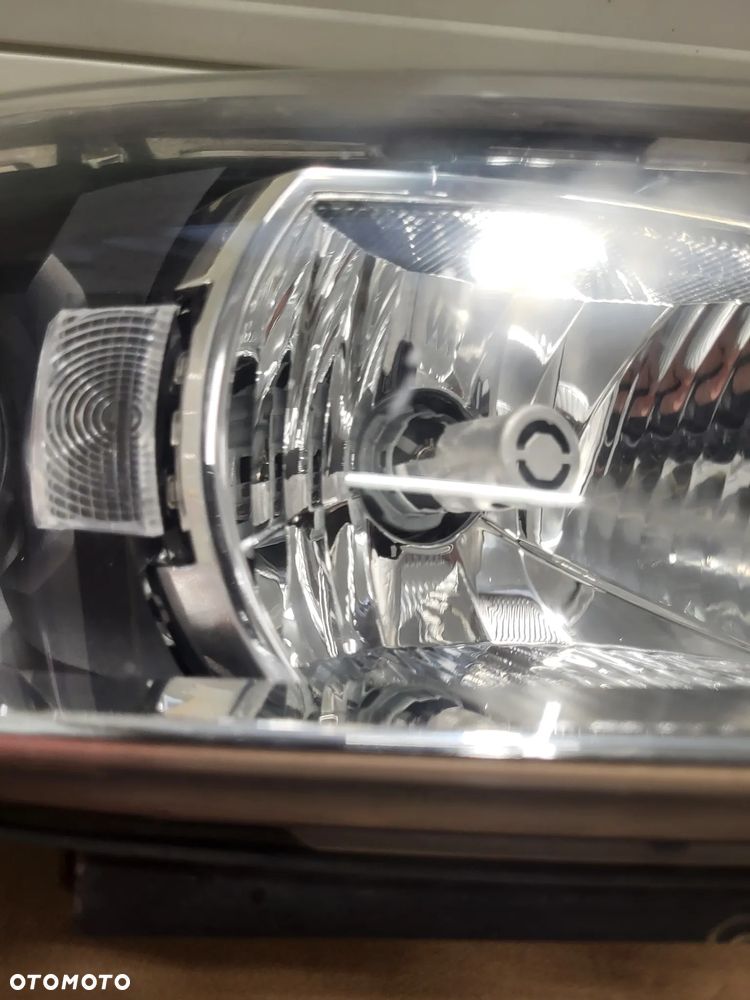 Volvo V70  LIFT XENON PRZÓD STRONA PRAWA LAMPA PRZEDNIA 30784249 - 3