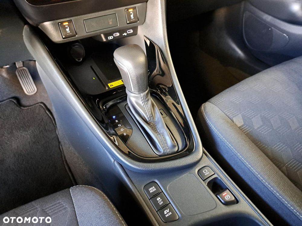 Toyota Yaris Hybrid 1.5 Style - 28