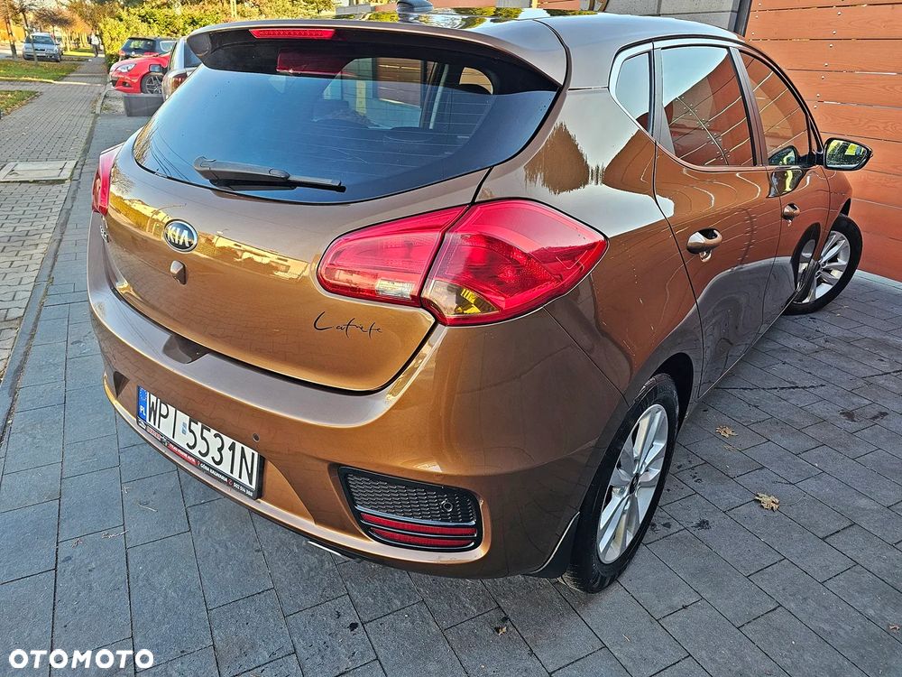 Kia Ceed 1.6 GDI ISG Dream-Team Edition - 11