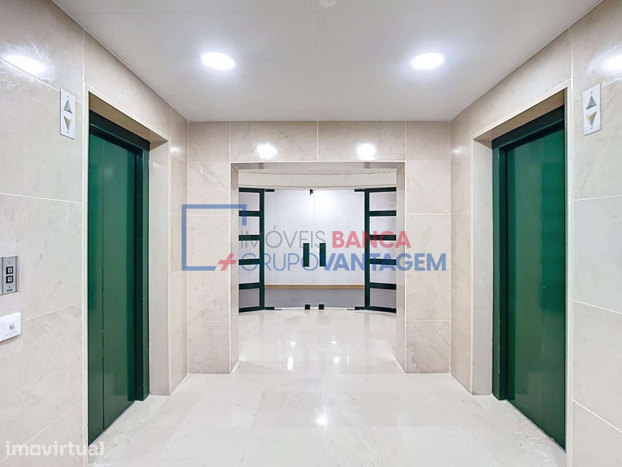 Escritório com 136m2 na Av. Columbano Bordalo Pinheiro - Grande imagem: 3/18