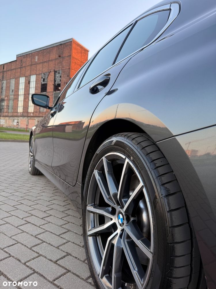 BMW Seria 3 330i xDrive Sport Line - 16