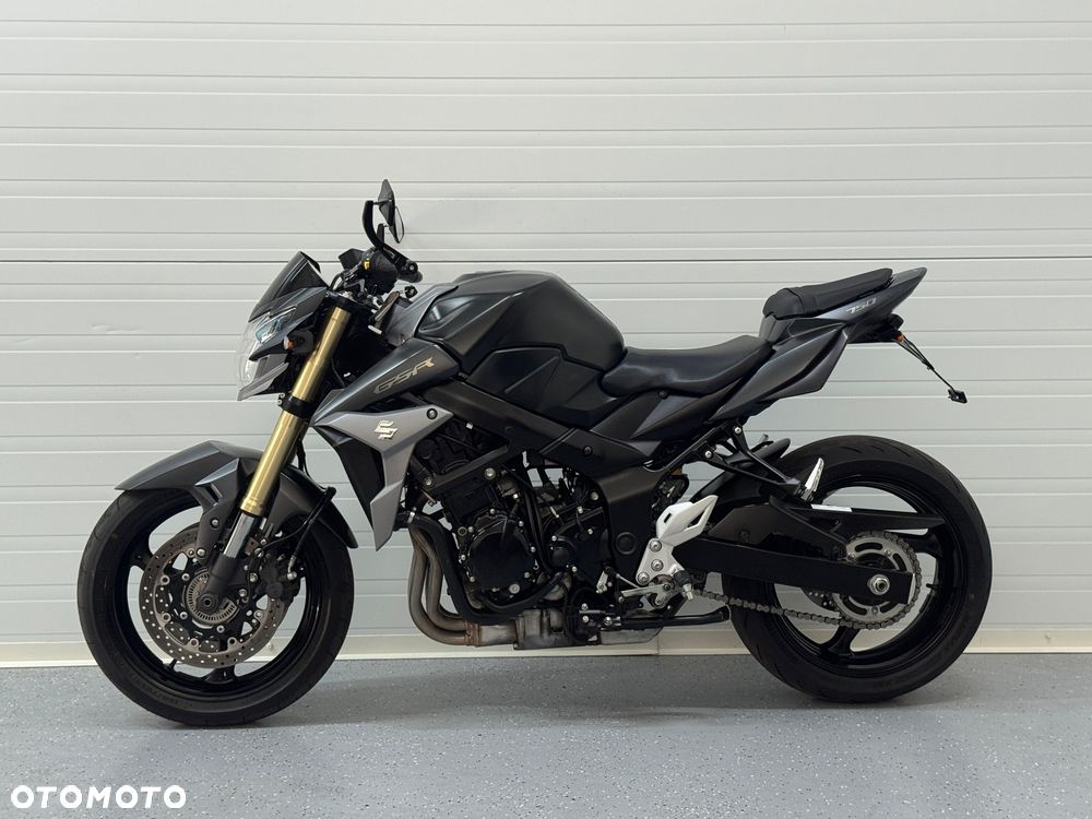 Suzuki GSR - 15
