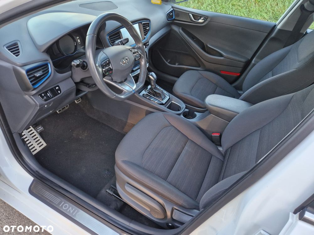 Hyundai IONIQ - 11
