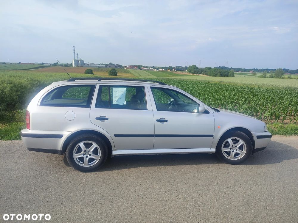 Skoda Octavia 1.6 Ambiente - 6