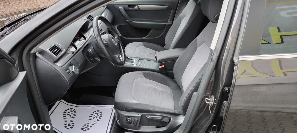 Volkswagen Passat 2.0 TDI DPF DSG Highline - 9