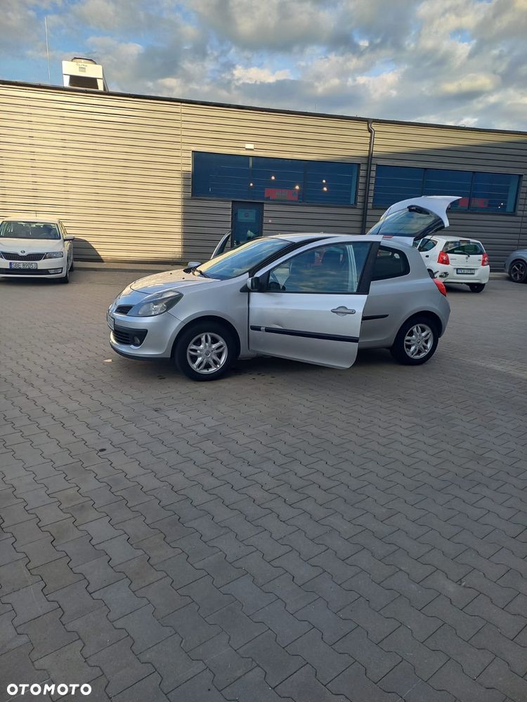 Renault Clio - 22