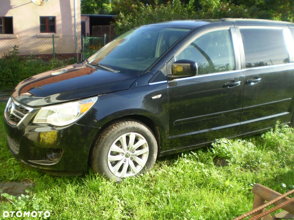 Volkswagen Routan - 3