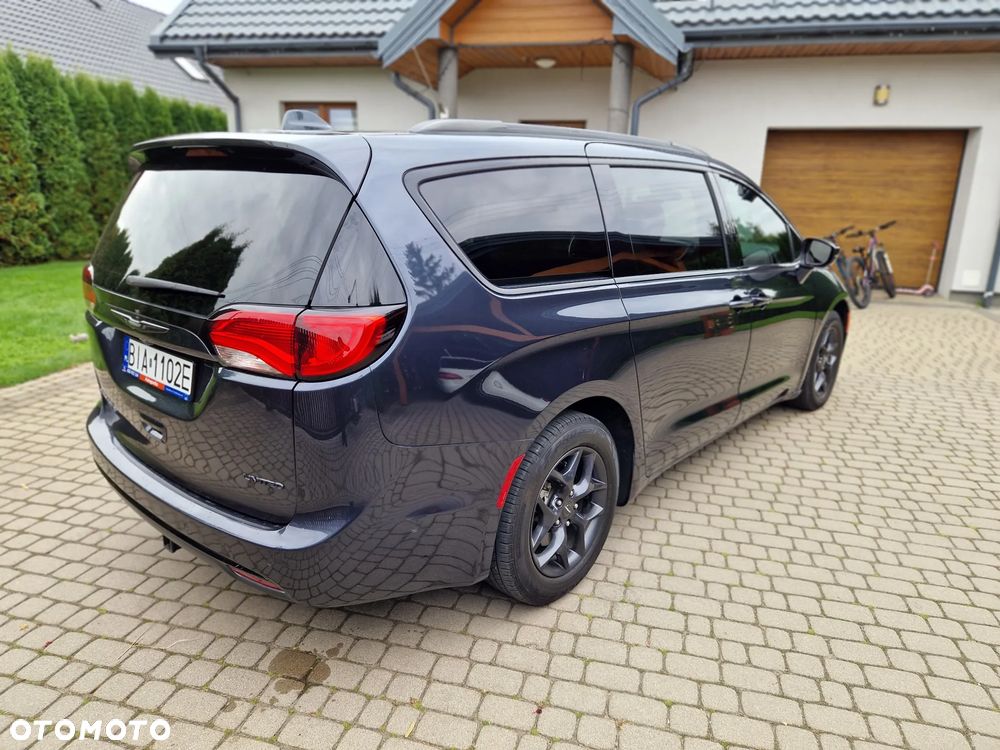 Chrysler Pacifica - 3