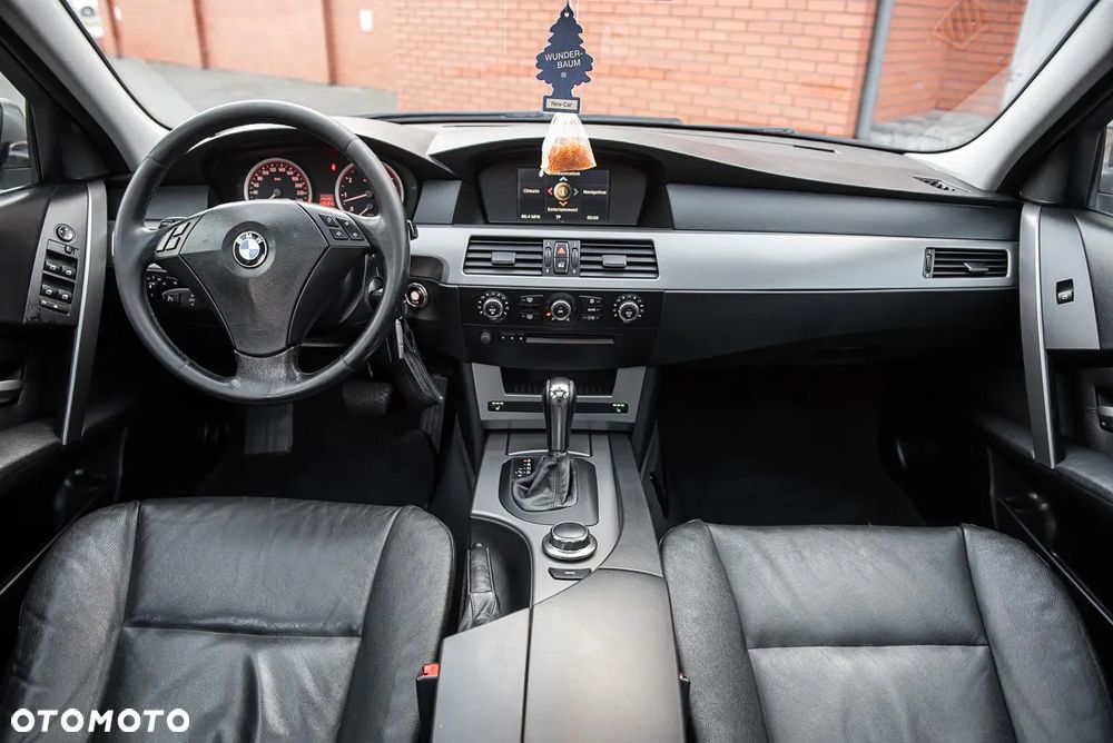BMW Seria 5 523i Touring - 27