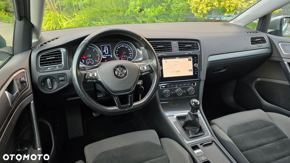 Volkswagen Golf - 10