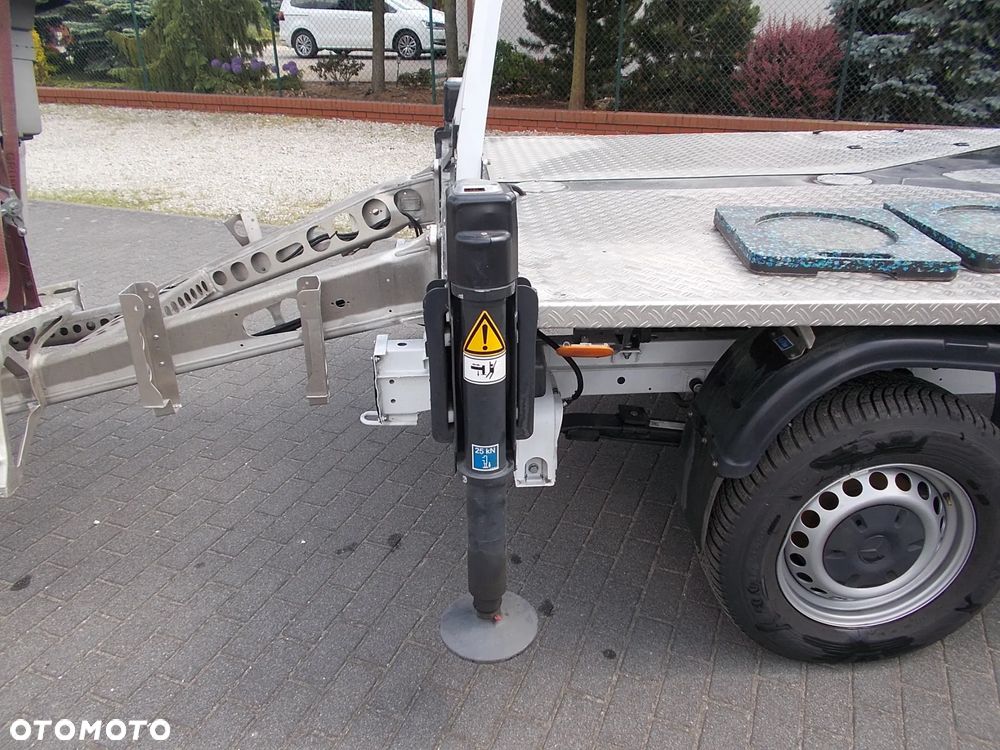 Mercedes-Benz Sprinter - 24