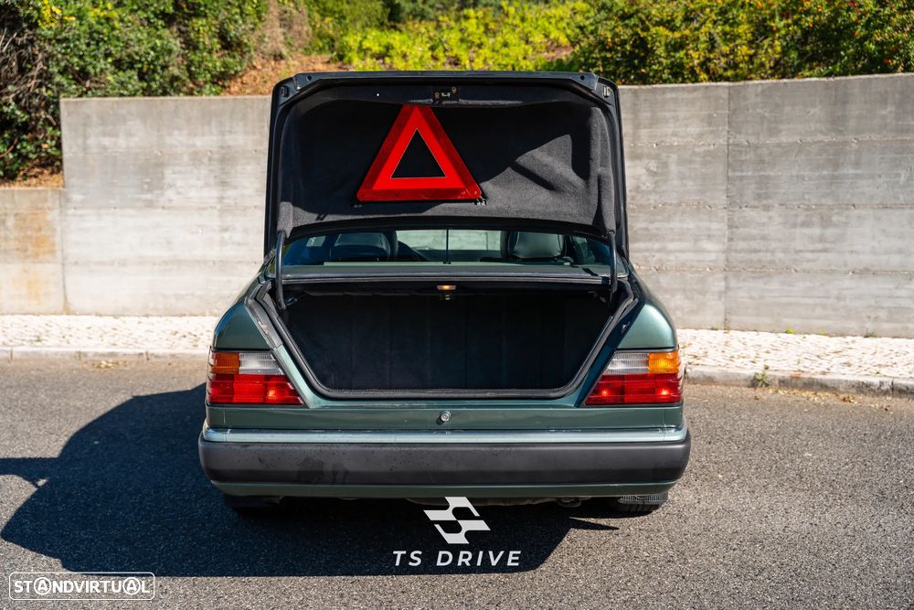 Mercedes-Benz 230 CE - 18