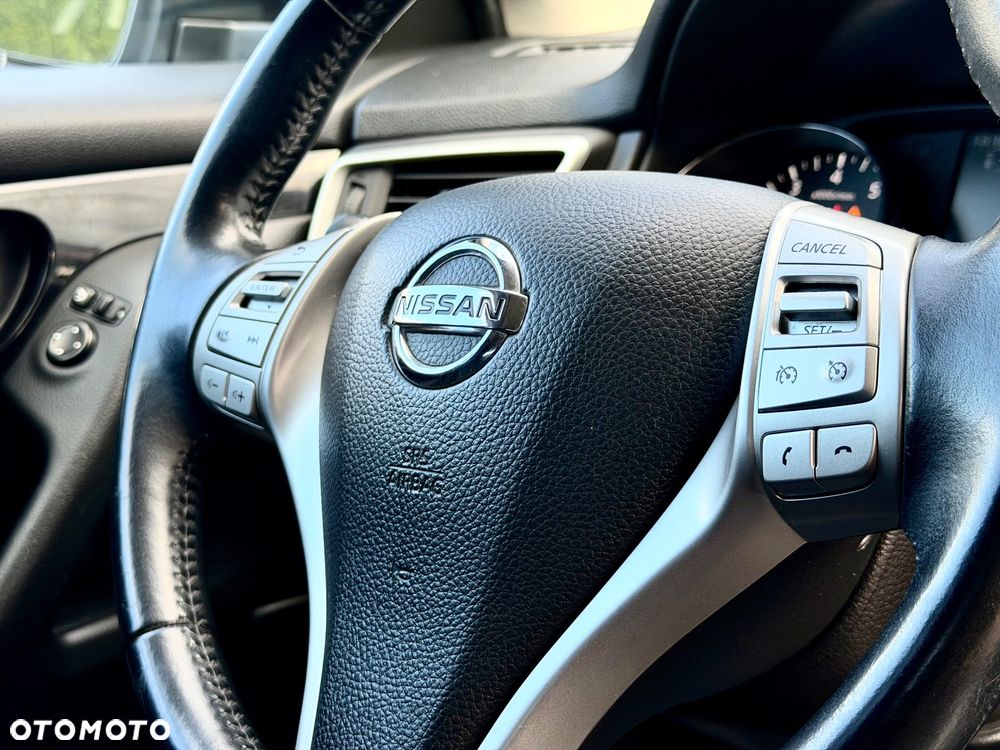 Nissan Qashqai - 25