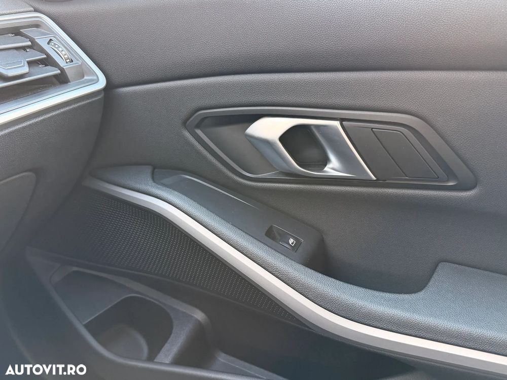 BMW Seria 3 330e Aut. Advantage - 29