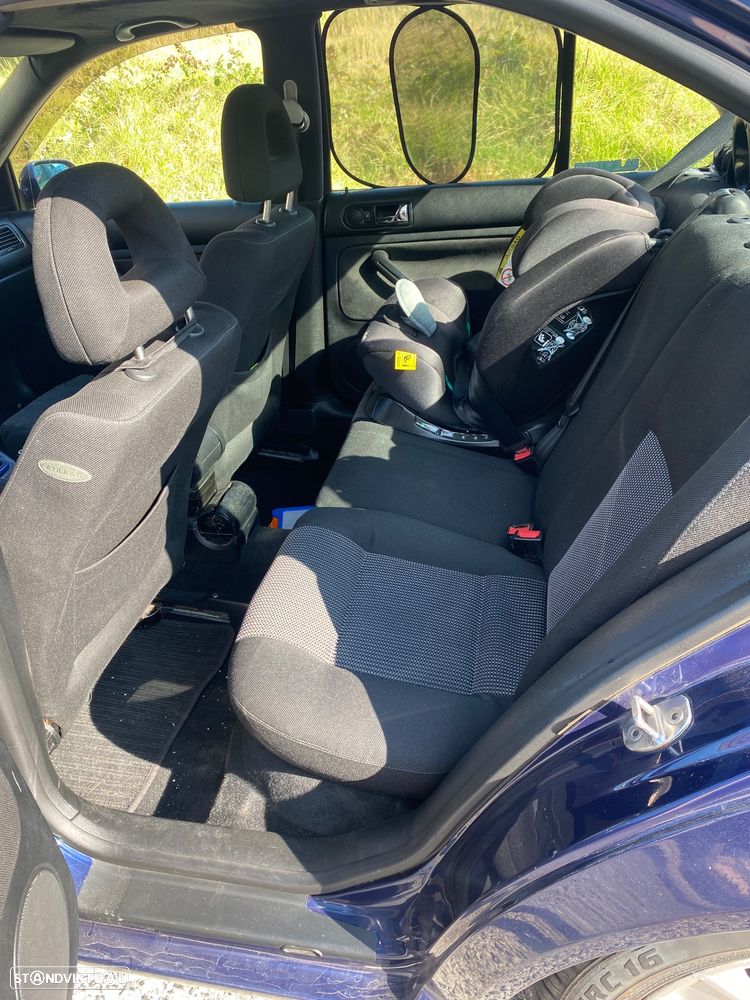 Volkswagen Bora 1.9 TDi Highline — fotografia 11