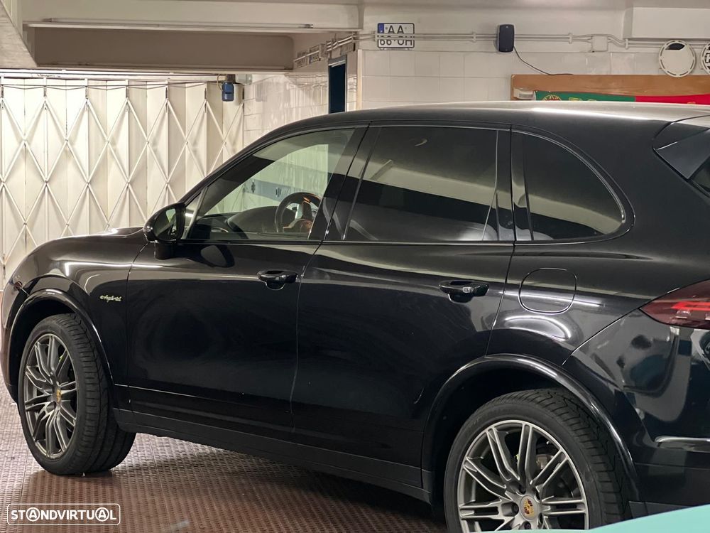 Porsche Cayenne S - 4