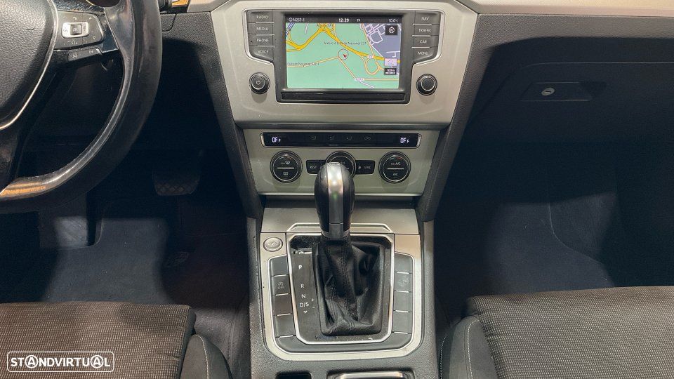 VW Passat Variant 1.6 TDI Confortline DSG - 17