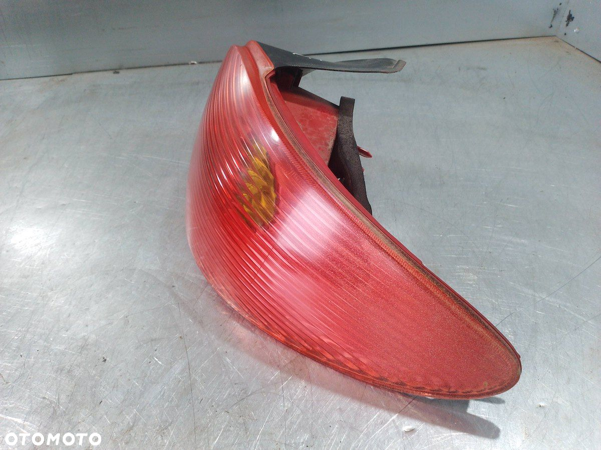 LAMPA TYLNA PRAWA PEUGEOT 206 HATCHBACK - 8