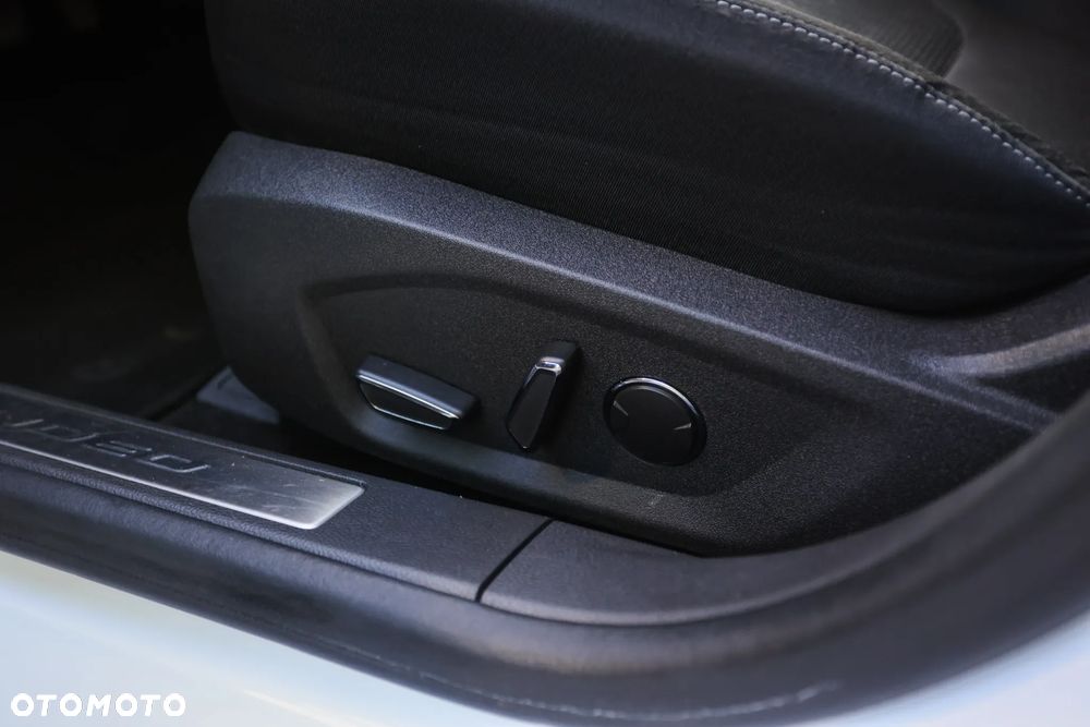 Ford Mondeo 2.0 EcoBlue Titanium - 20