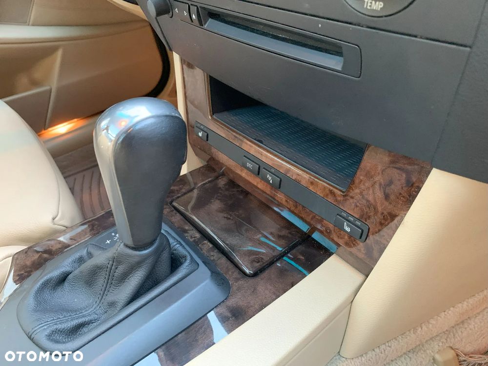 BMW Seria 5 530xi Touring - 26