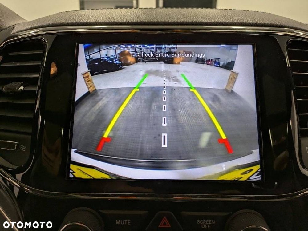 Jeep Grand Cherokee - 13