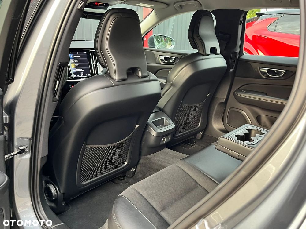 Volvo V60 D4 Momentum Pro - 29