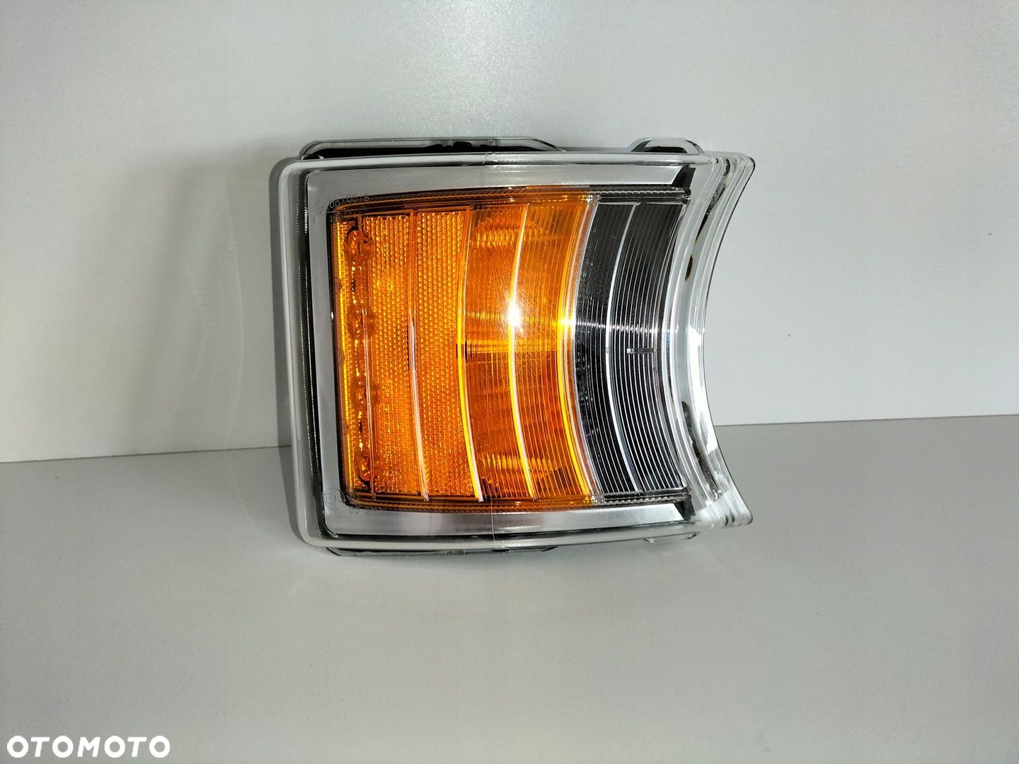Migacz kierunkowskaz lampa postojowa lewyprawy SCANIA P G R T 10- LED - 1