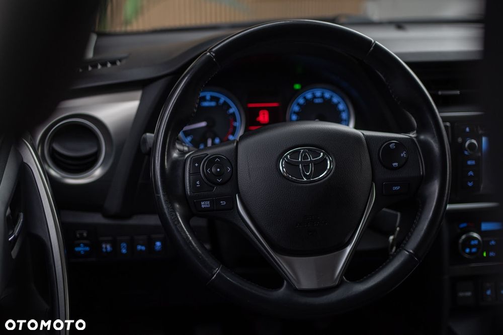 Toyota Auris 1.6 Premium + - 20