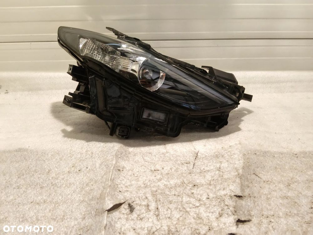 Mazda 3 II FULL LED 8 PINÓW PRZÓD STRONA PRAWA BCJH-51030 - 1