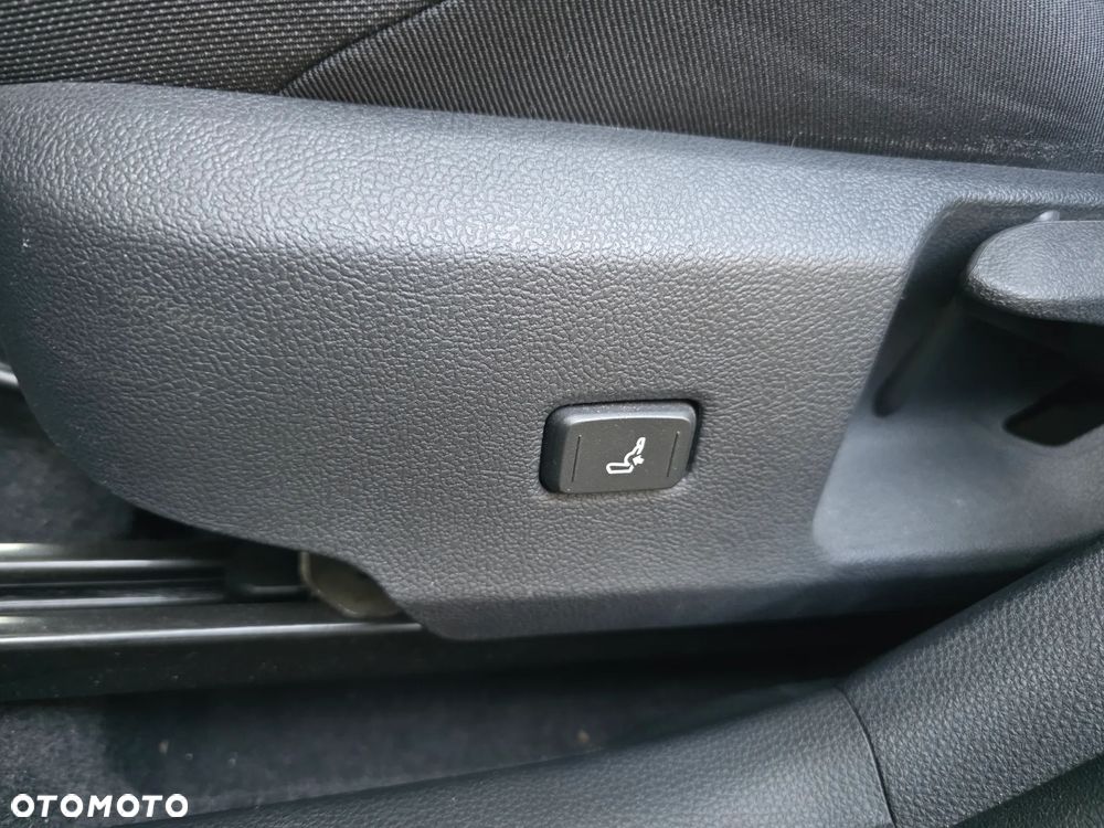 Toyota Corolla - 12