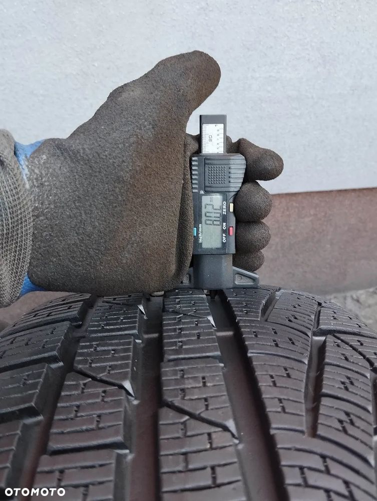 Pirelli Sottozero Winter 210 Serie ll 235 50 19 103 H XL AO 2szt. - 4