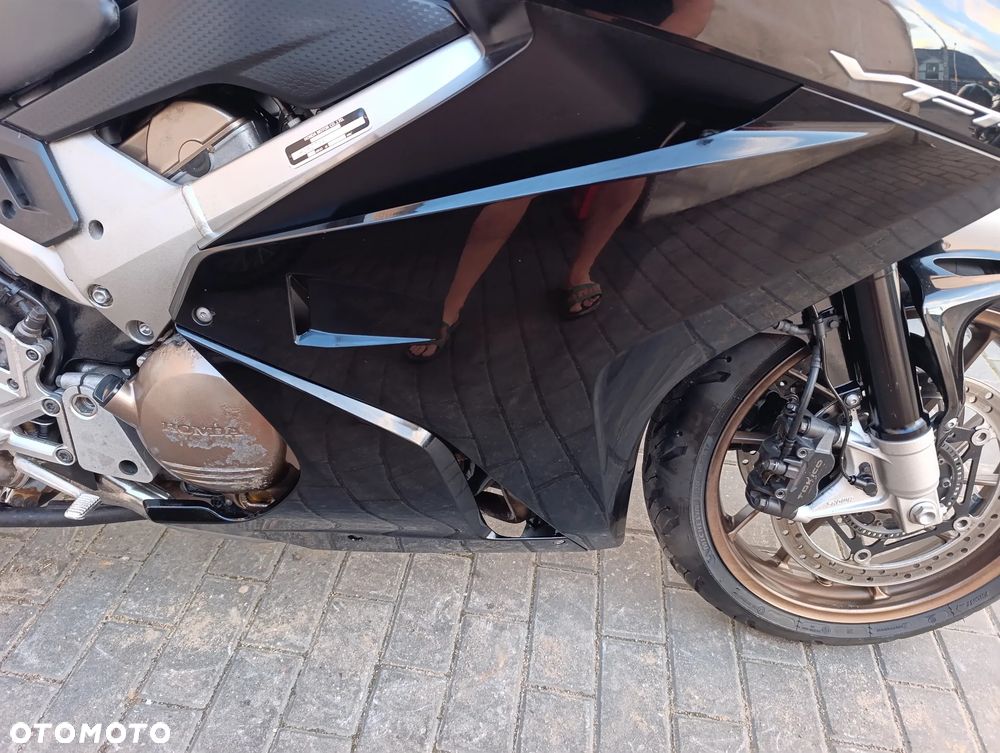 Honda VFR - 27